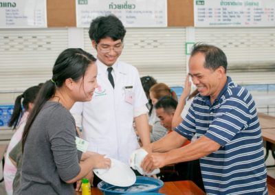 Asst.Prof. Piyanath Petchjhan and the crew were introducing the proper utensil cleaning methods